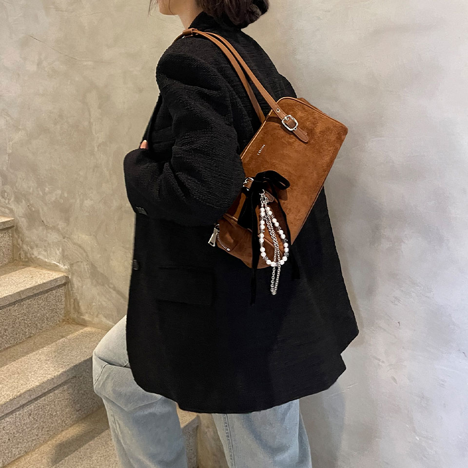 레더 VS 스웨이드