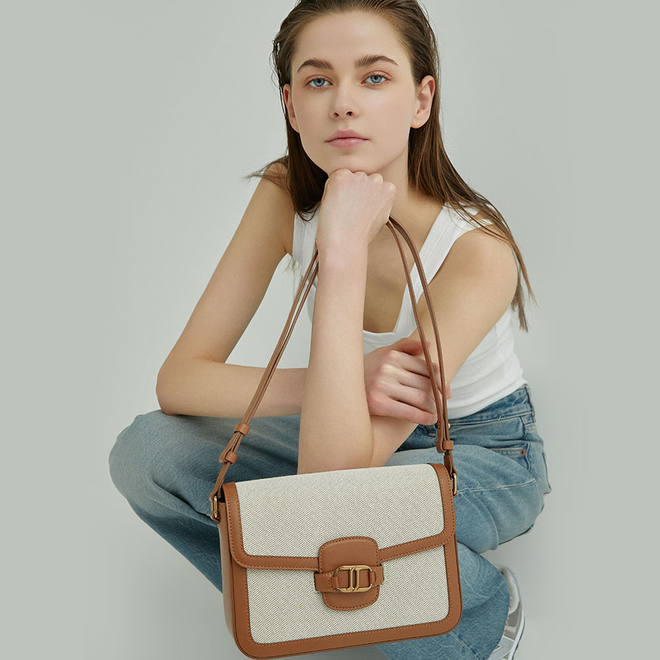 MUST HAVE 포인트백