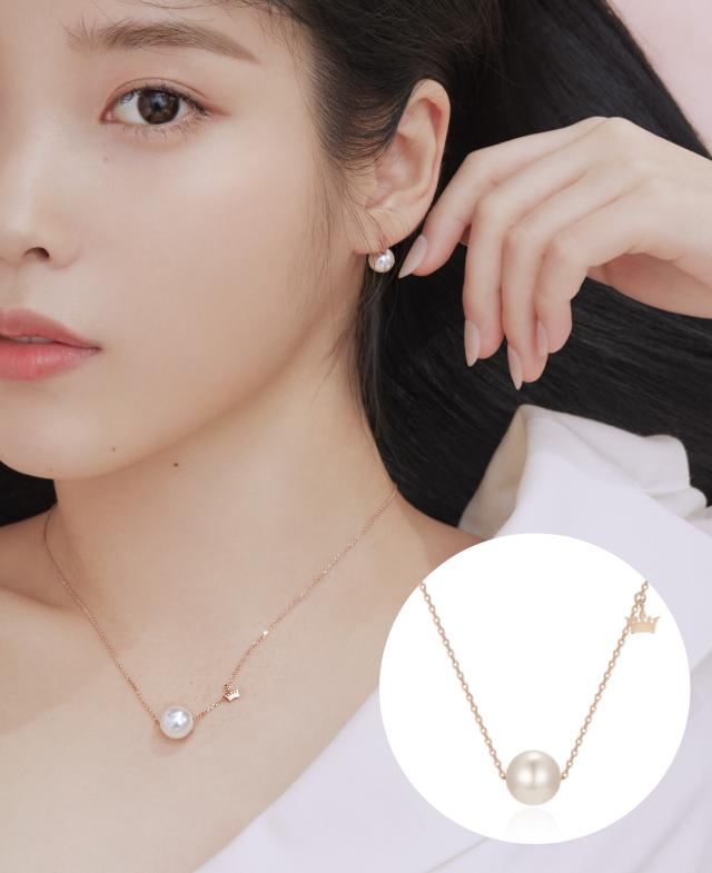 [아이유 PICK] Basic Tiara 목걸이 (JJT1NI8AN371SR420)