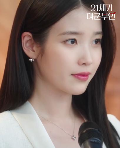 [아이유 PICK] CELESTIA 미오엘로 귀걸이 (JJCTEQ5BV765SW000)