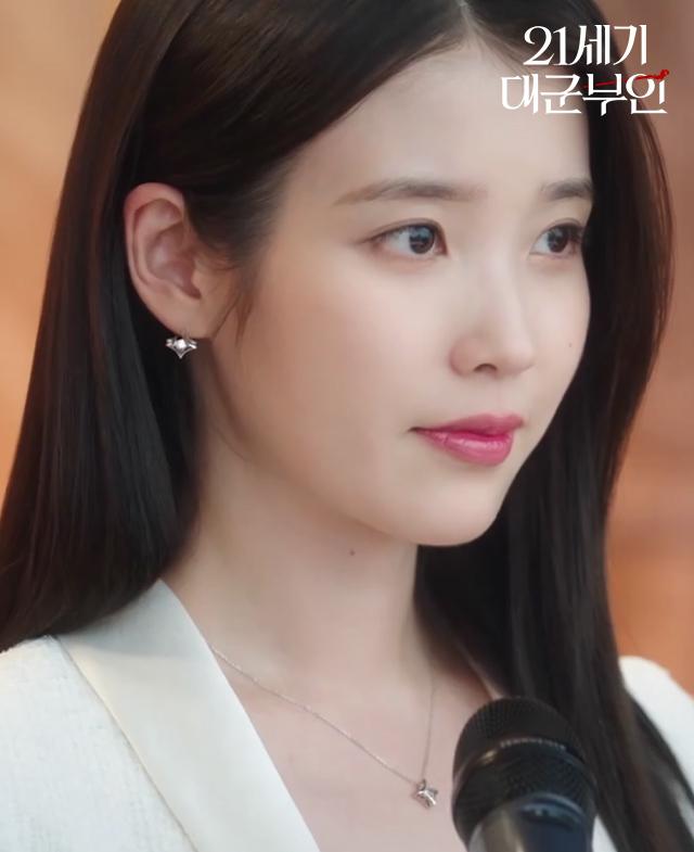 [아이유 PICK] CELESTIA 미오엘로 귀걸이 (JJCTEQ5BV765SW000)